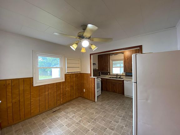 4th image of 1180 Evergreen Rd
