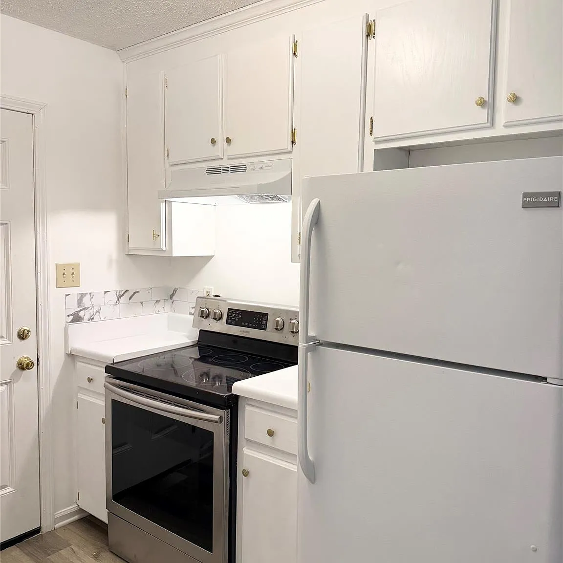 3 bed, 1.0 bath, 1066 sqft, $1,625 — Photo 3