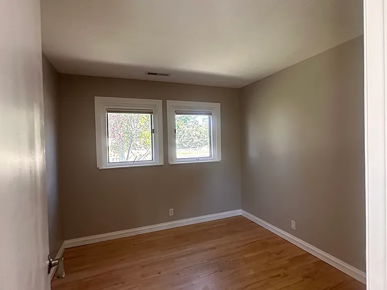 2230 E Sunnyside Ave — Photo 7