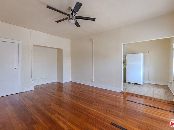 2nd image of 661 Shatto Pl APT 301