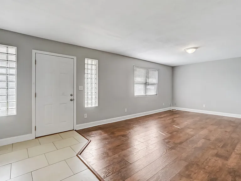5761 Lake Lucina Dr S — Photo 7