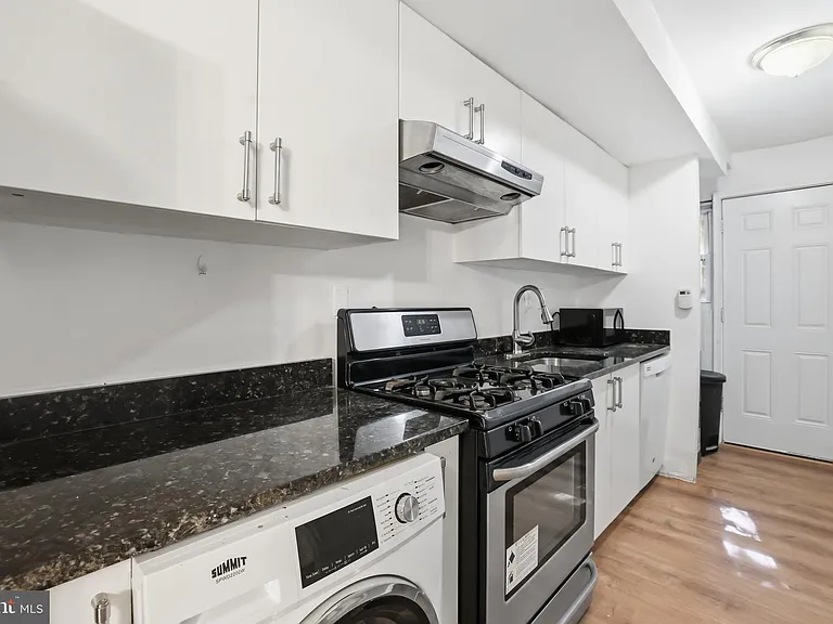 1701 Montello Ave NE #B — Photo 2