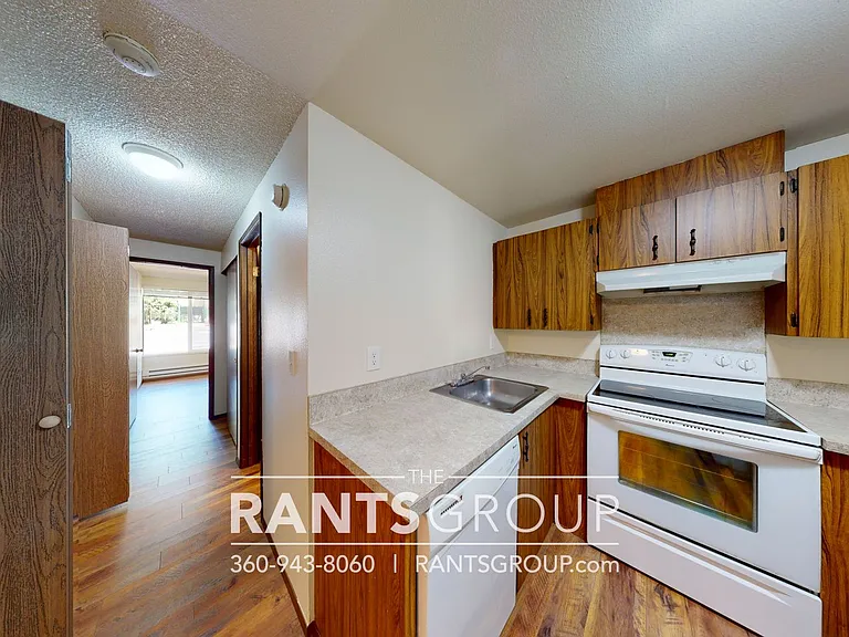 Lovely, wooded 2-bedroom apartment with a large private deck and in-unit washer & dryer! — Photo 36