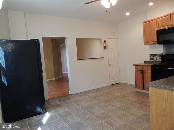 5th image of 205 W 9th St