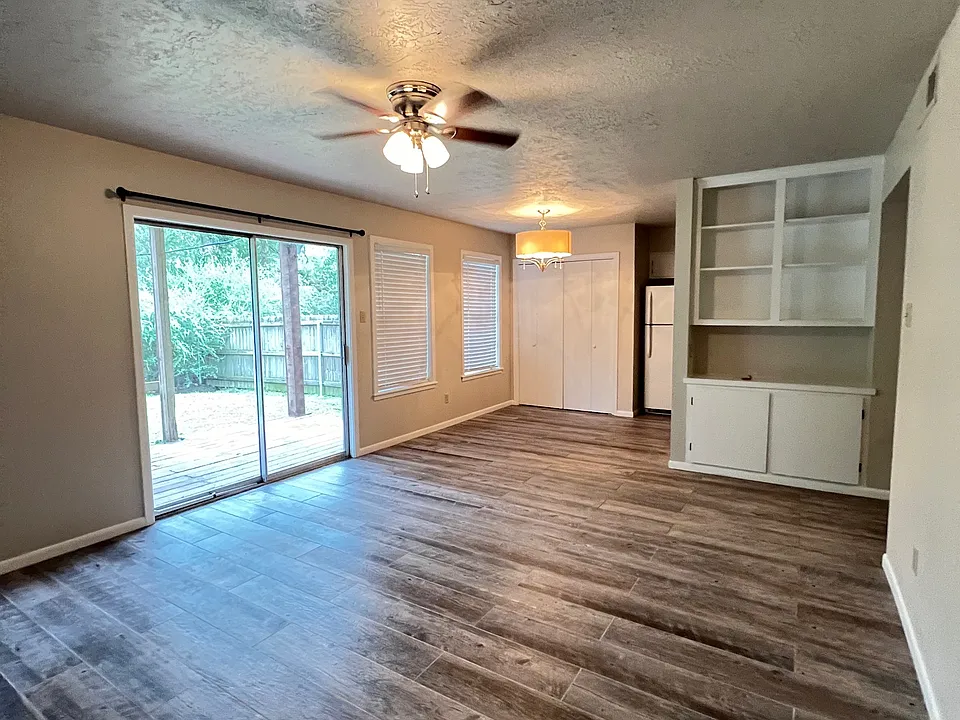 809 Yegua St #1