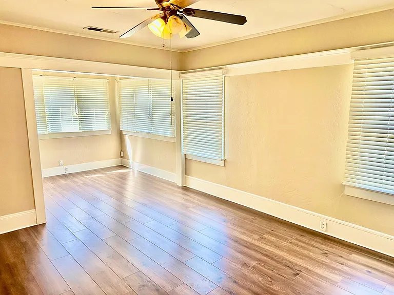 1257 N Thorne Ave — Photo 18