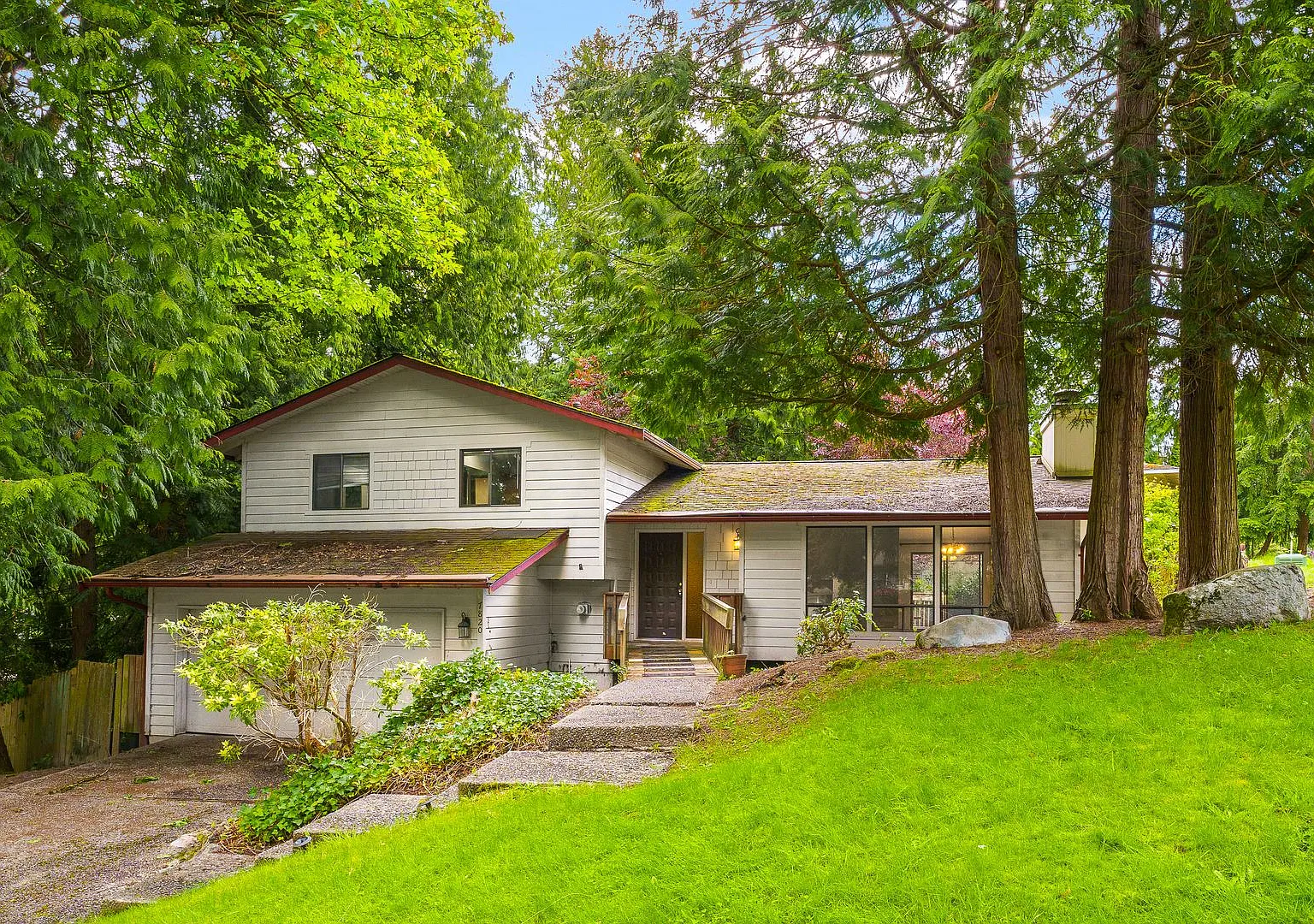 3 Bedroom 2.5 Bath Home Near Microsoft — Photo 1