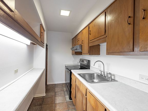 3rd image of 207 Fremont St APT 3