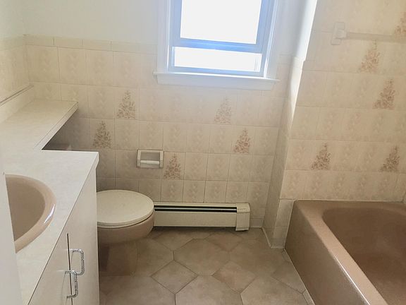 4th image of 50 Villa Ave #2