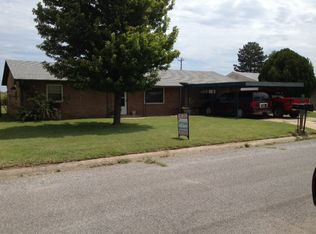 920 S Santa Fe St, Mooreland, OK 73852