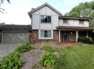 5650 Grandview Dr, Greendale, WI 53129