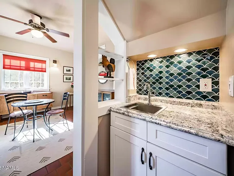 907 W Summit Ave — Photo 10