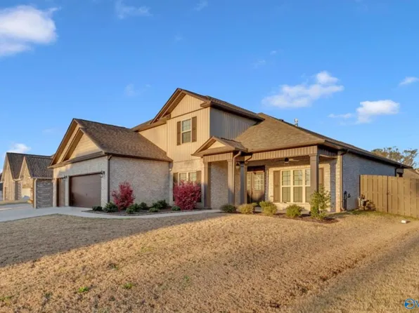 216 Somerscape Dr, Huntsville, AL 35811