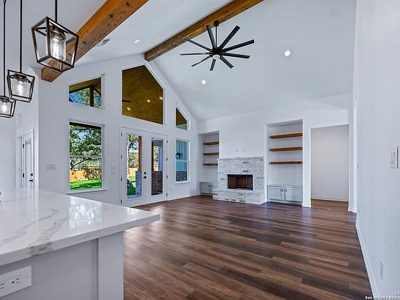 4th image of 105 LAUREL HEIGHTS