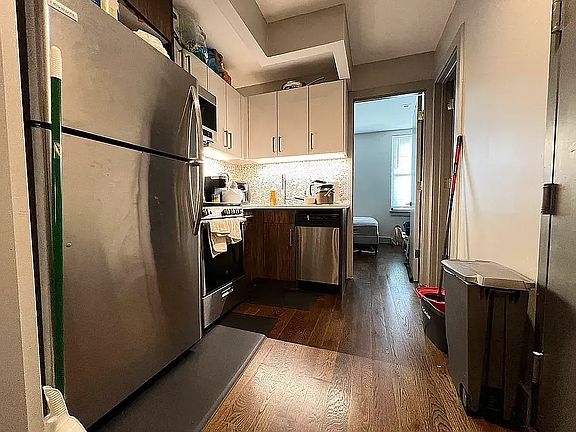3rd image of 98 Meserole St APT 2L