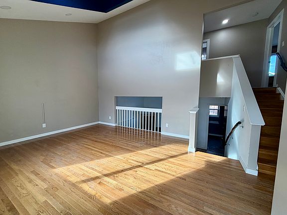4th image of 512 Walden Way