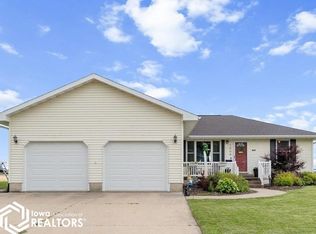 1006 Huron St, Mediapolis, IA 52637