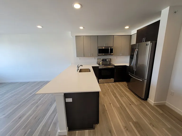 Edric Apartments — Photo 6