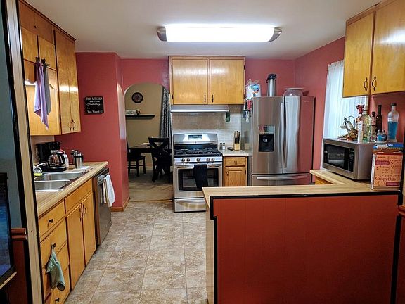 3rd image of 1620 W 22nd St