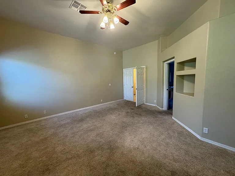 1510 E Charleston Ave — Photo 10