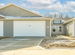 224 Silver Spring Cir, Elyria, OH 44035