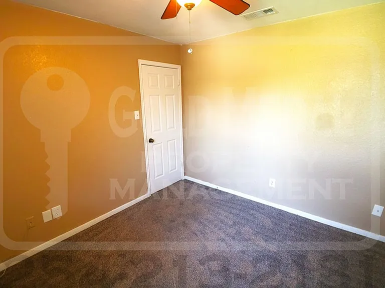 910 Frontier Trl — Photo 9
