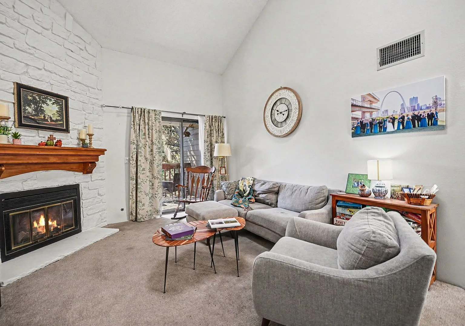 Cozy & Spacious 2BR Top-Floor Condo in Lakewood — Photo 2