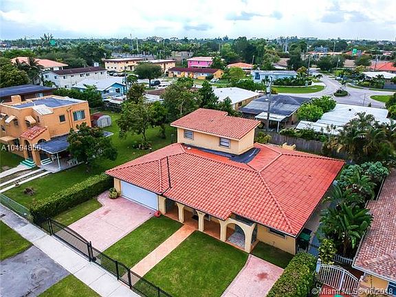 3rd image of 400 Grand Canal Dr