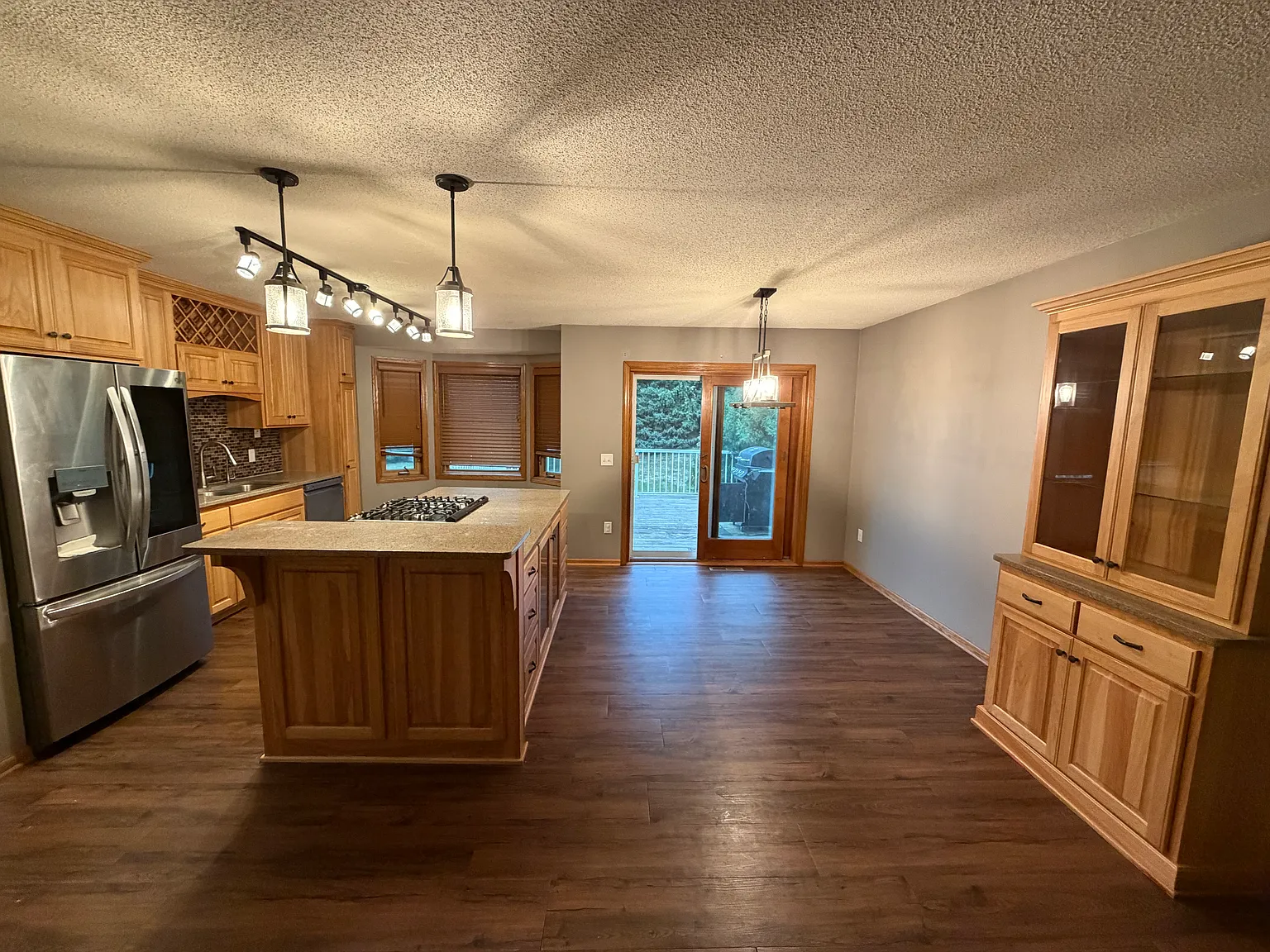 4 bed, 1980 sqft, $2,100 — Photo 4