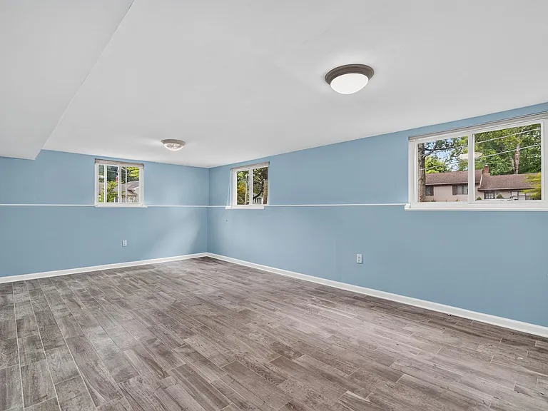 11 Lockwood Ln — Photo 17