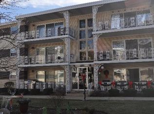 303 E Plainfield Rd APT 5, La Grange, IL 60525