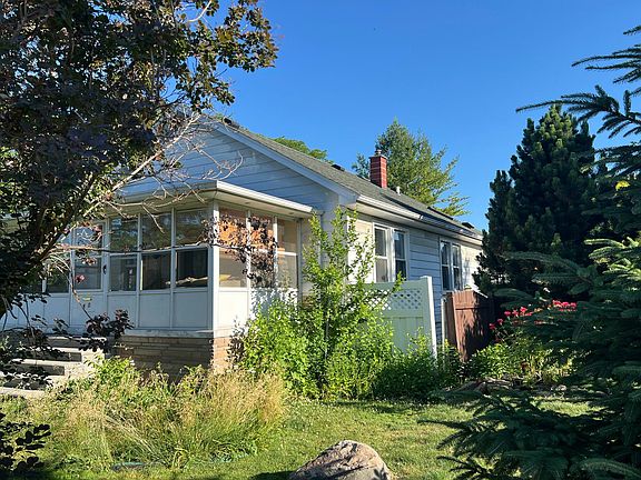 2nd image of 850 Riverbank St