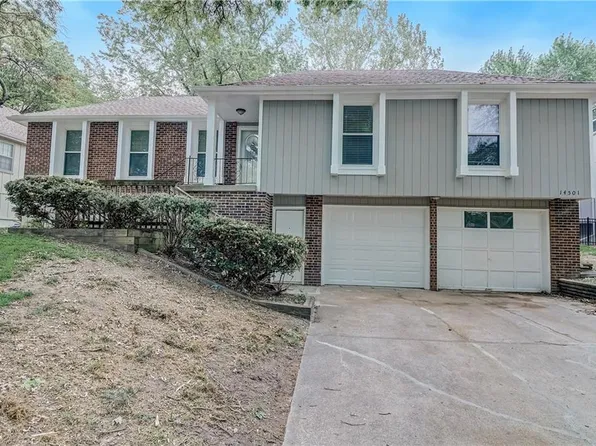 14501 S Village Dr, Olathe, KS 66062