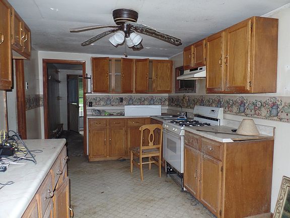 Kit- fac'g rear/woodstove rm