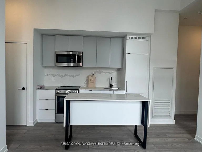 1182 King St W #224 — Photo 1
