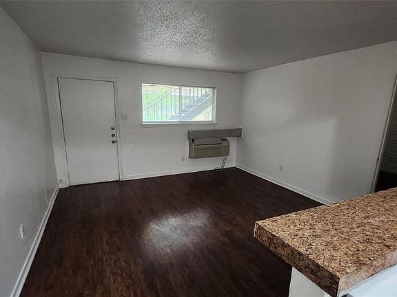 4th image of 103 Avondale St APT 1