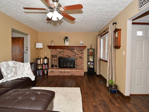 3rd image of 821 Haymount Dr