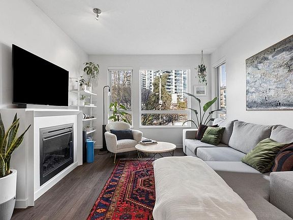 2nd image of 217 W 8th St #207