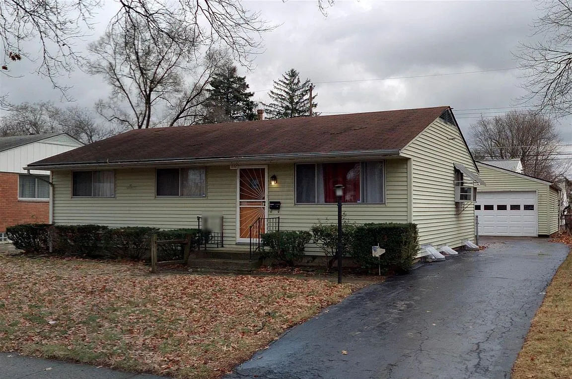 1582 Selkirk Rd photo 1