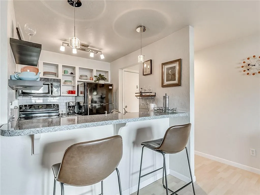 1 bed, $300 — Photo 3