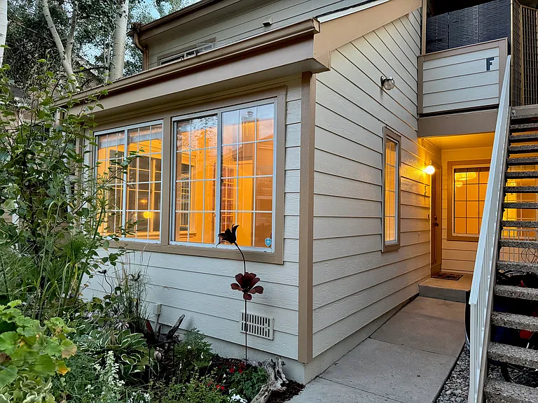 6048 Gunbarrel Ave — Photo 1