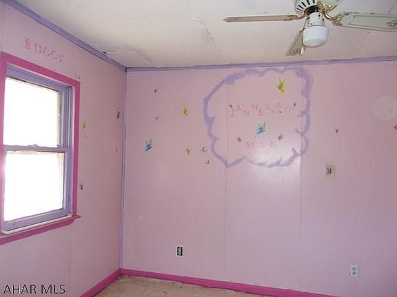 4th image of 1044 N Railroad St