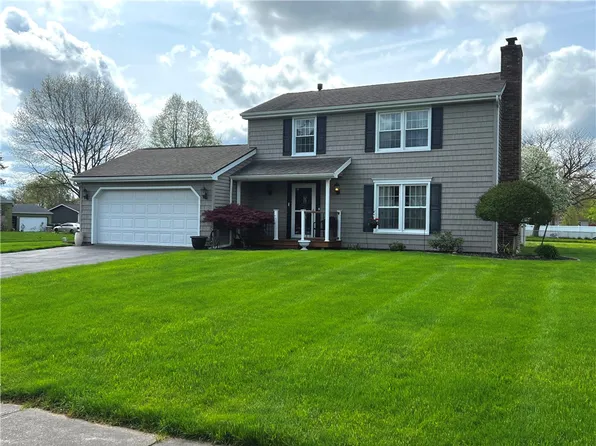 21 Rolling Meadow Dr N, Hilton, NY 14468