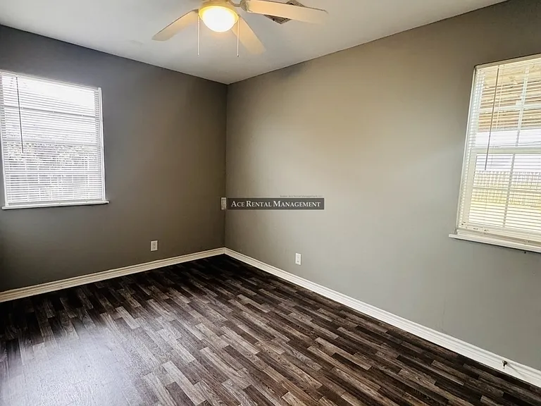 1212 S 36th St — Photo 11