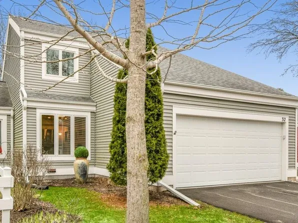 32 Oak Creek Trl, Madison, WI 53717