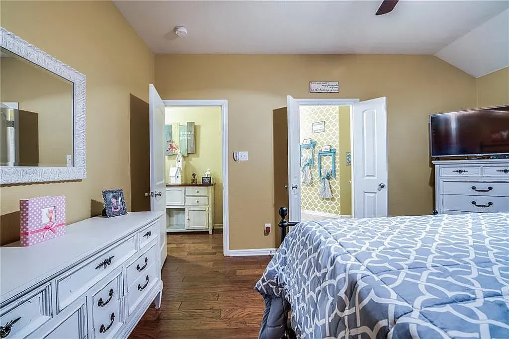 4 bed, 1661 sqft, $2,800 — Photo 3