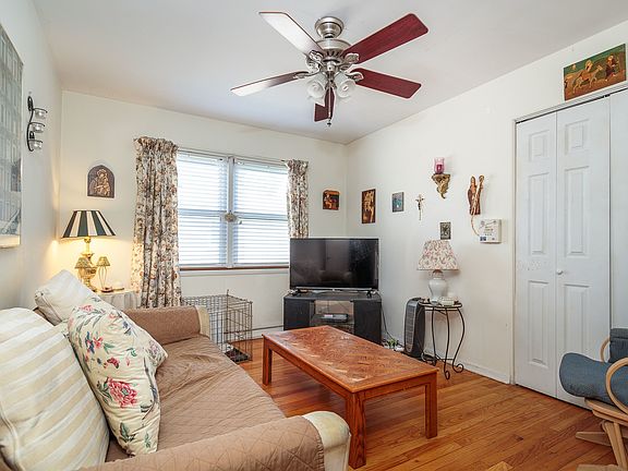 5th image of 9237 Lincolnwood Dr