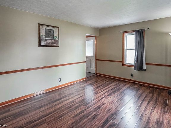 4th image of 1606 33rd St NE