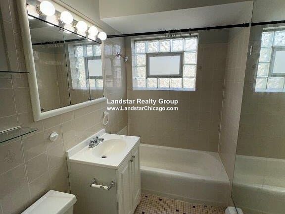 4th image of 4249 N Kedvale Ave APT 11