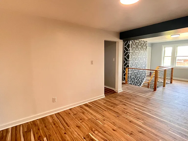 5737 Hobart St #1 — Photo 28
